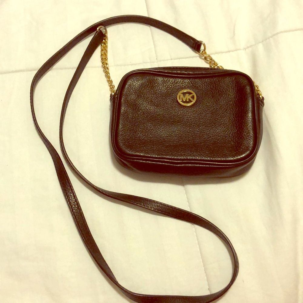 PRICE DROP🤑🤑🌻Leather Michael Kors Crossbody!!🌚